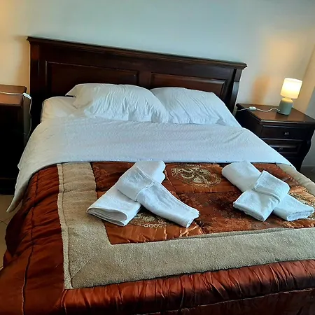 Casa Meliana Nex To The Interurban Bus Station Apartment Tirana